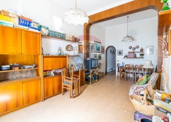 Sala da pranzo - Quadrilocale Via Emanuele Bellia
 
116, Paterno - foto 2