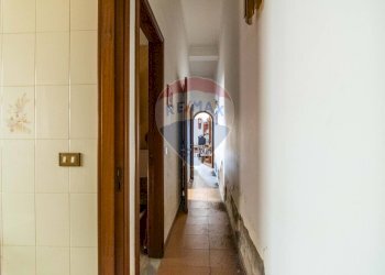 Hall / corridoio - Quadrilocale Via Emanuele Bellia
 
116, Paterno - foto 15