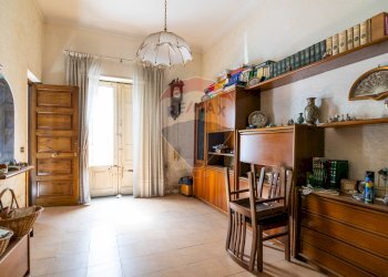 Sala da pranzo - Quadrilocale Via Emanuele Bellia
 
116, Paterno - foto 18