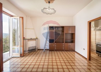 Soggiorno - Appartamento Via Cesare Battisti
 
3, Mergo - foto 2