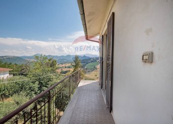Balcone - Appartamento Via Cesare Battisti
 
3, Mergo - foto 3
