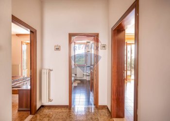 Hall / corridoio - Appartamento Via Cesare Battisti
 
3, Mergo - foto 7