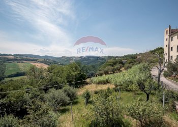 Vista delle montagne - Appartamento Via Cesare Battisti
 
3, Mergo - foto 13
