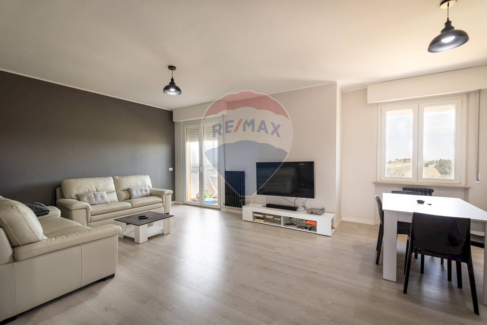 Sala da pranzo - Four-room apartment via giacomo matteotti
 
176/a, Cupramontana - photo 3