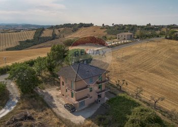 Edificio all\'aperto - Trilocale via rosciano, Belvedere Ostrense - foto 11