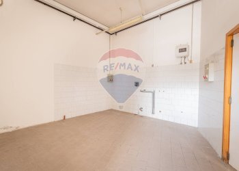 Stanza vuota - Locale Commerciale Via Giuseppe Verdi
 
1, Castelplanio - foto 9