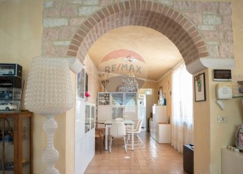 Sala da pranzo - Casa indipendente Frazione Costa
 
85, Arcevia - foto 8