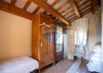 Camera / camera da letto - Casa indipendente Frazione Costa
 
85, Arcevia - foto 18