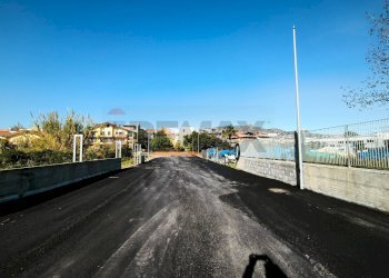 Edificio all\'aperto - Locale Commerciale Via Liria
 
4, Giardini-Naxos - foto 7