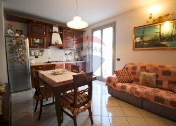 Sala da pranzo - Trilocale VIA PEREGO
 
21, Calusco d'Adda - foto 8