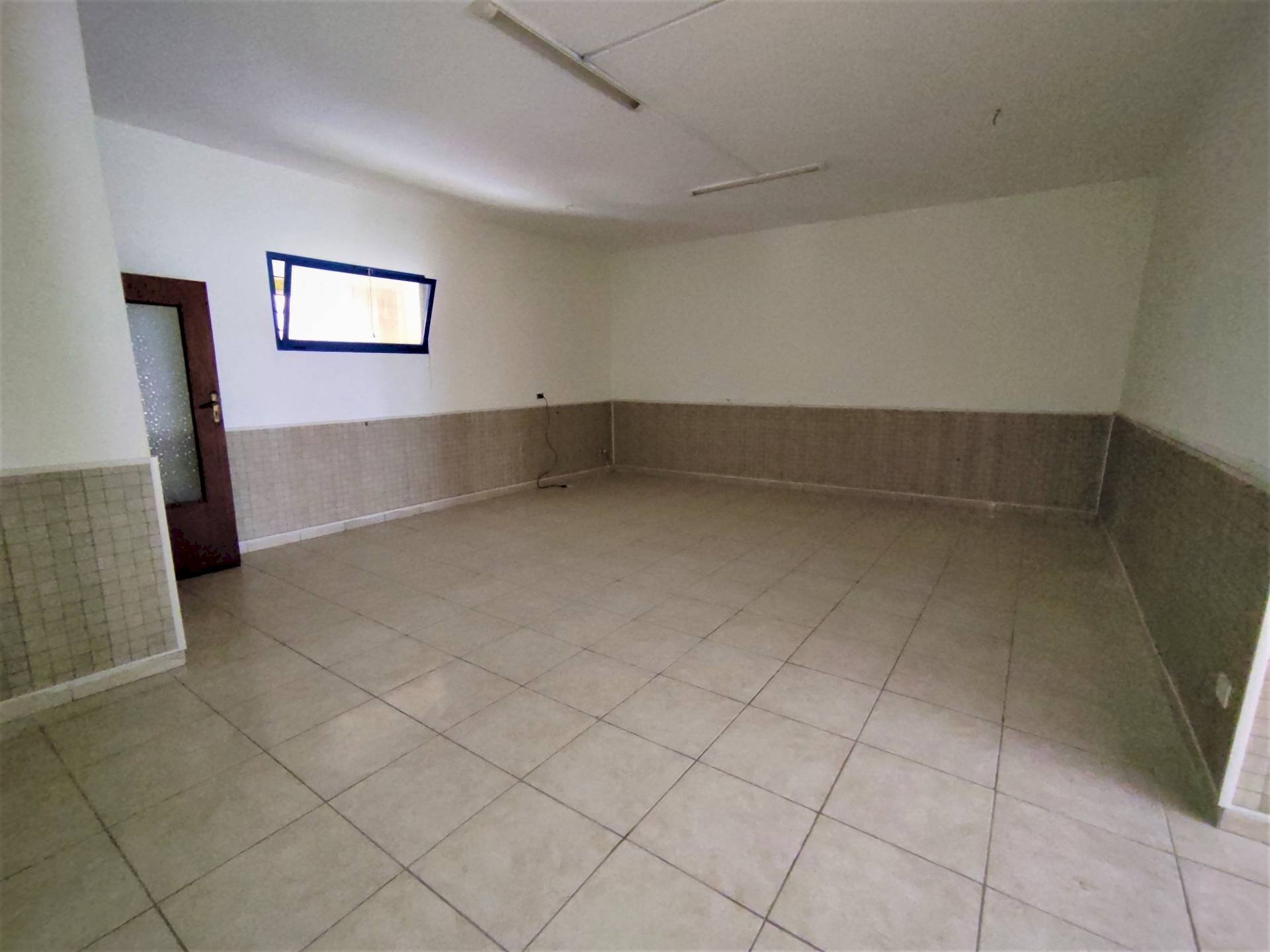 Foto 2 - Locale Commerciale Via Corso Umberto I
 
96, San Nicandro Garganico - foto 2