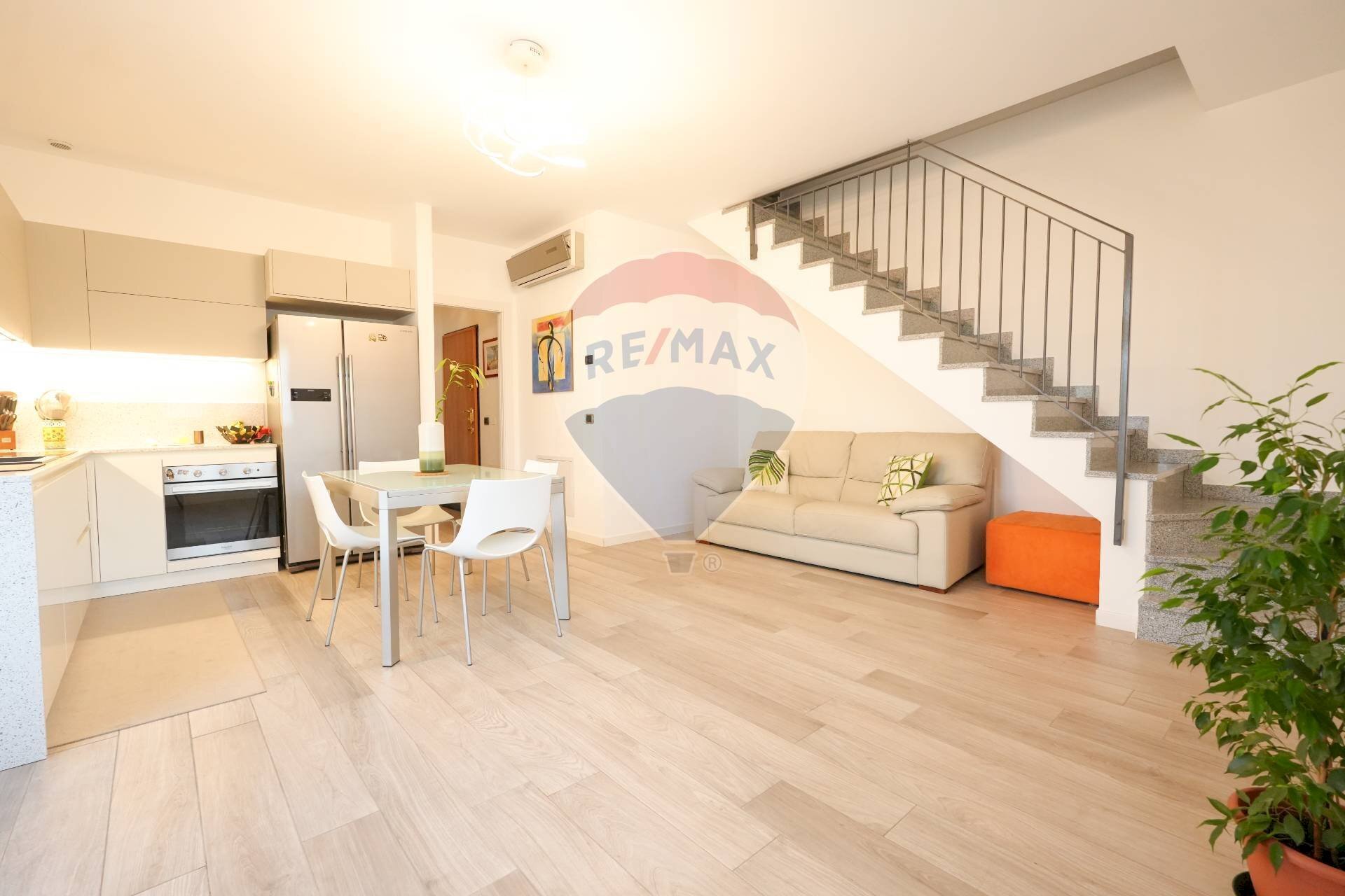 Sala da pranzo - Three-room apartment VIA SANTUARIO
 
22, Ornago - photo 3