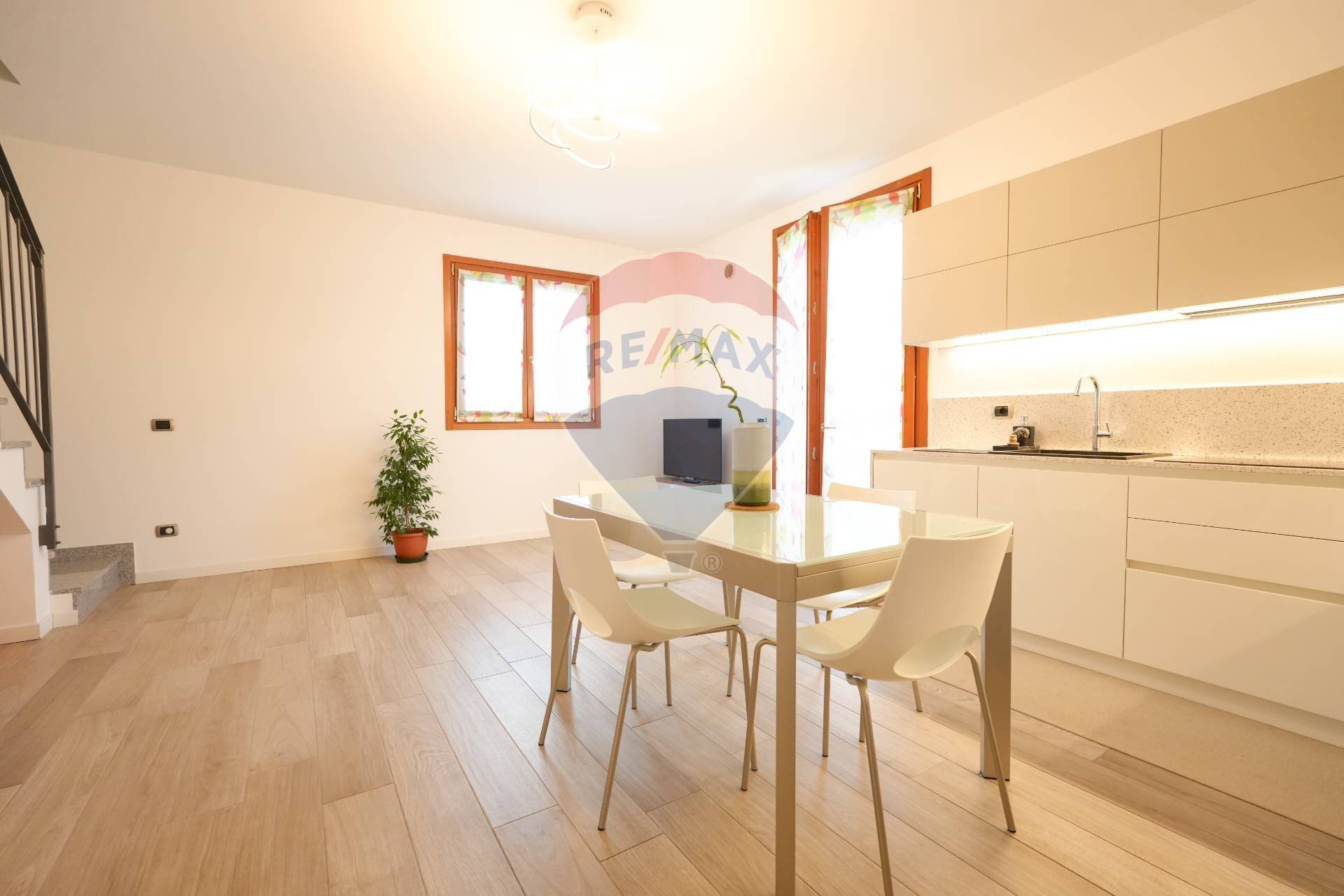 Sala da pranzo - Three-room apartment VIA SANTUARIO
 
22, Ornago - photo 1