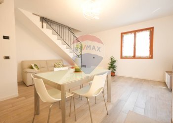 Sala da pranzo - Three-room apartment VIA SANTUARIO
 
22, Ornago - photo 4