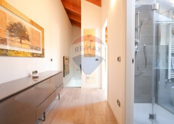 Hall / corridoio - Three-room apartment VIA SANTUARIO
 
22, Ornago - photo 15