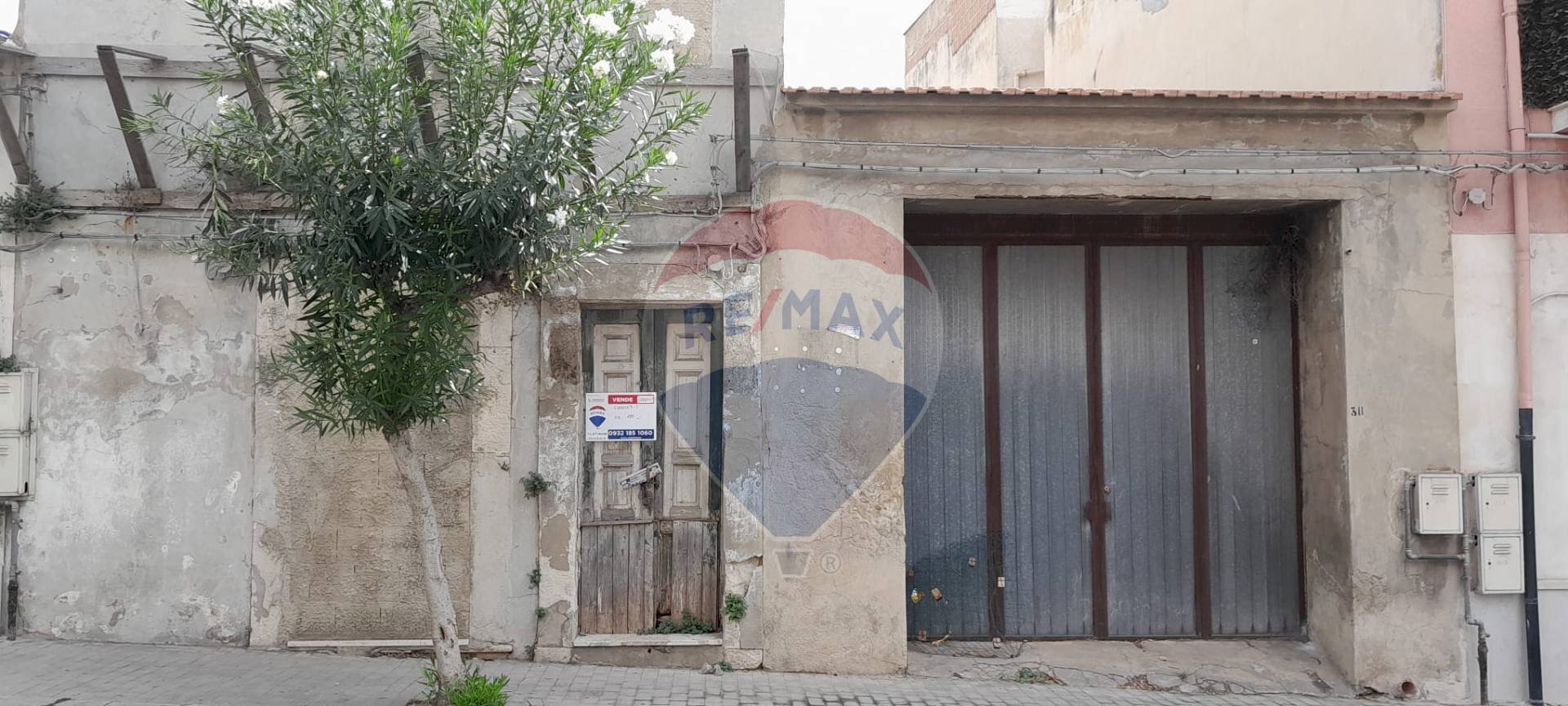 Edificio all\'aperto - Rustico Via Alfredo Cappellini
26/28/30, Vittoria - foto 3