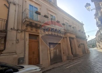 Edificio all\'aperto - Casa indipendente via vittorio emanuele
 
19, Chiaramonte Gulfi - foto 3