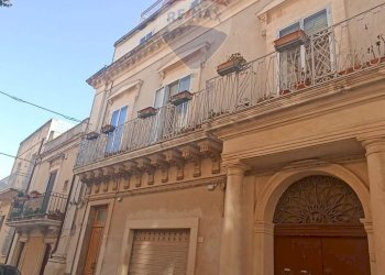 Edificio all\'aperto - Casa indipendente via vittorio emanuele
 
19, Chiaramonte Gulfi - foto 4