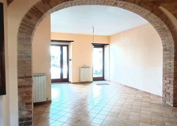 Foto 2 - Locale Commerciale via Del Castello, Teramo - foto 2