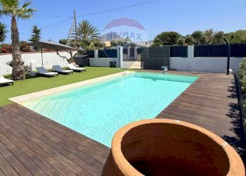 Piscina - Villa Via Della Cernia
 
13, Valderice - photo 10