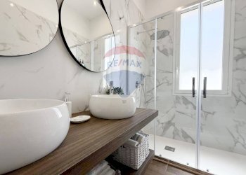 Bagno - Villa Via Della Cernia
 
13, Valderice - photo 55