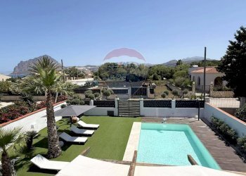 Piscina - Villa Via Della Cernia
 
13, Valderice - photo 66