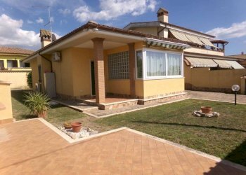 Giardino - Villa via Saturno, 38, Anzio - foto 1