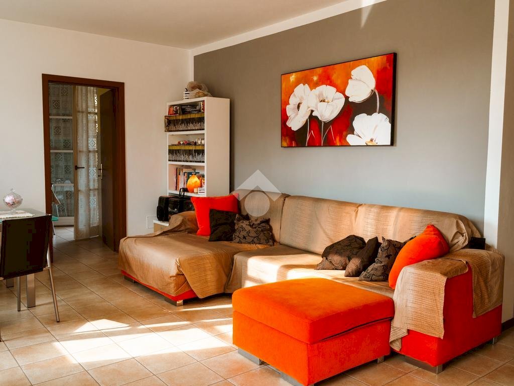 Three-room apartment Borgo Santa Costanza, Fornovo di Taro - photo 2