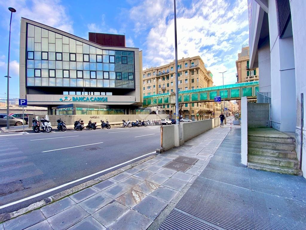 Warehouse Corso Buenos Aires, Genova (neighborhood Foce) - photo 2