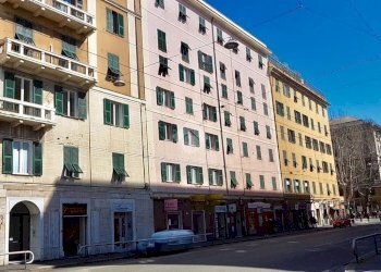 Warehouse Corso Buenos Aires, Genova (neighborhood Foce) - photo 1