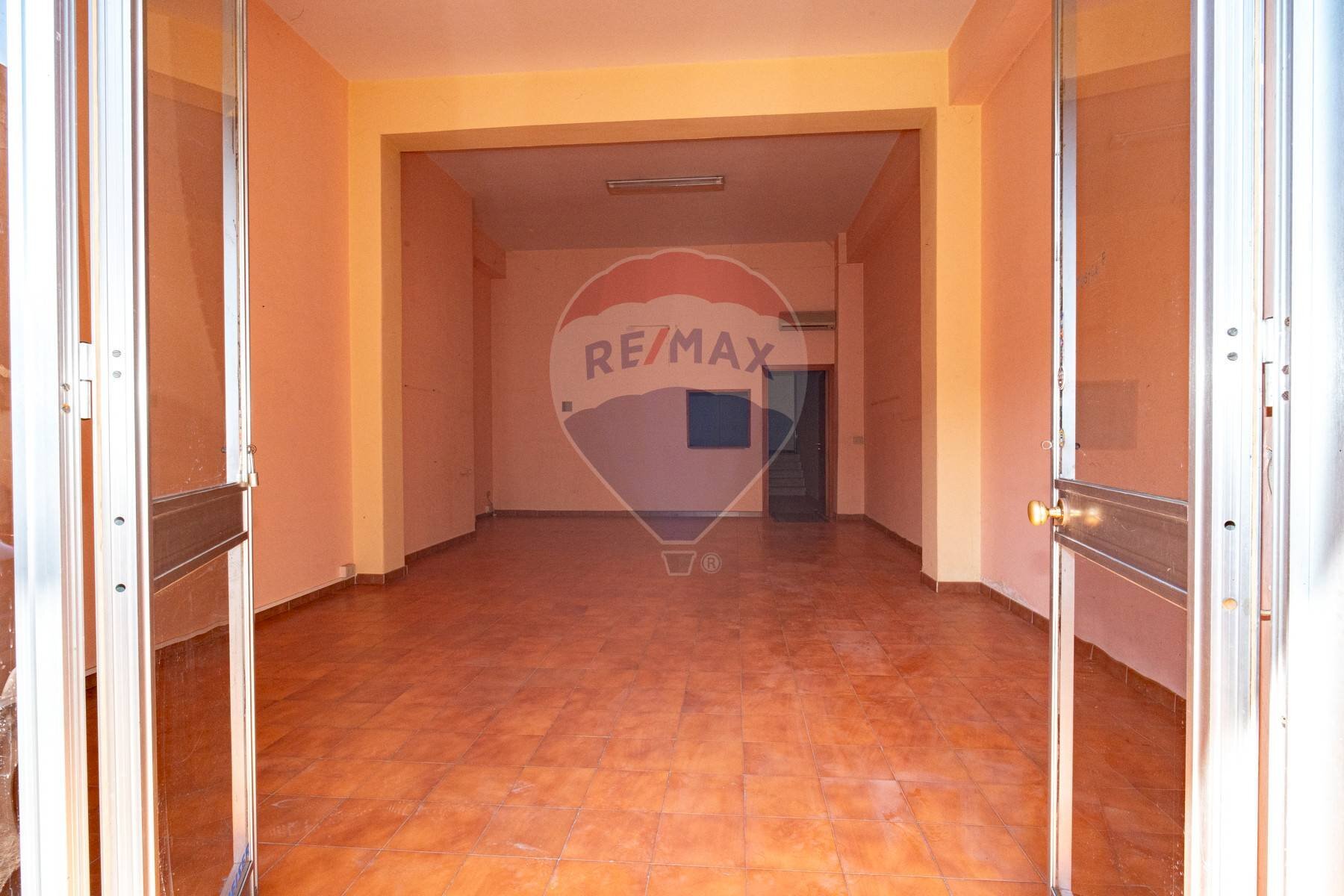 Hall / corridoio - Negozio Via Mirone
 
16, Viagrande - foto 3