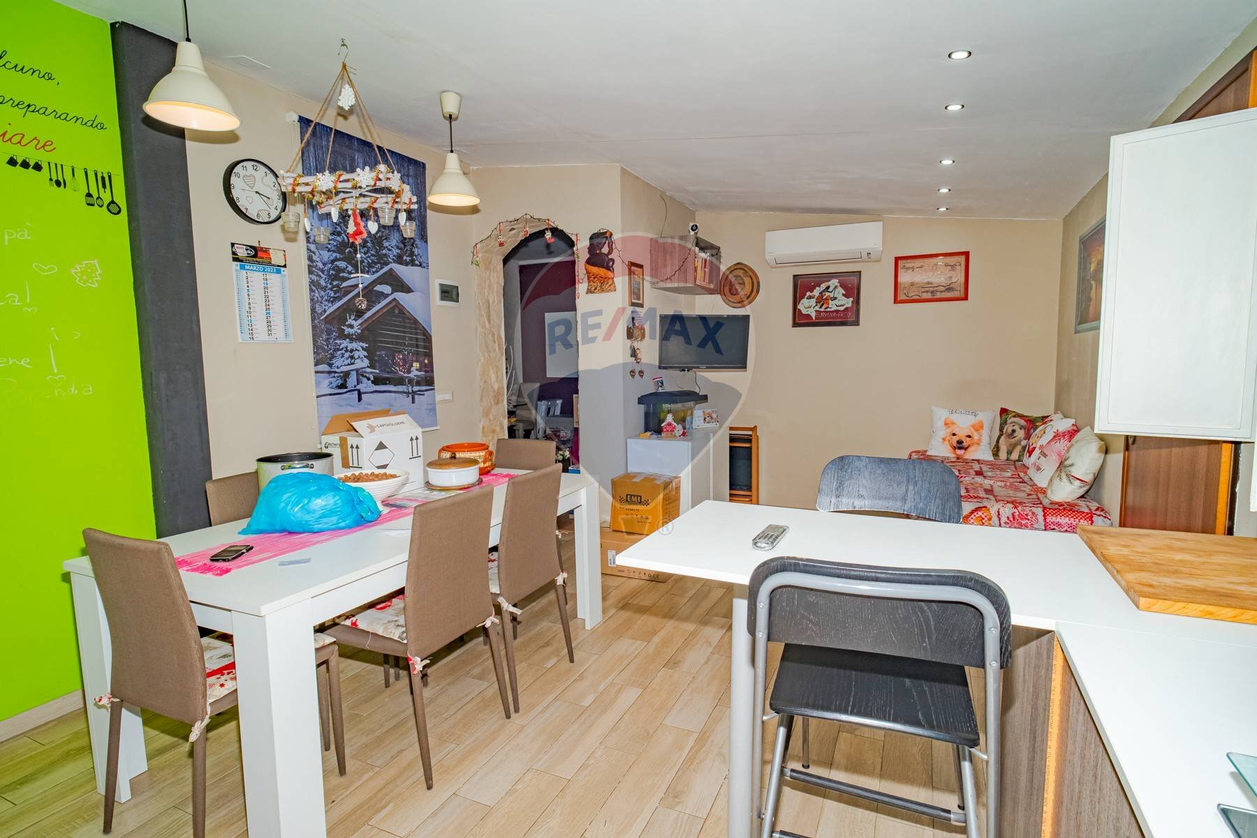 Sala da pranzo - Quadrilocale Via Mariannina Coffa Caruso
 
5, Catania - foto 3