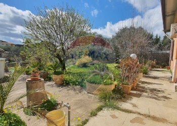 Giardino - Villa VIA FISICARA
 
16, Caltagirone - foto 13