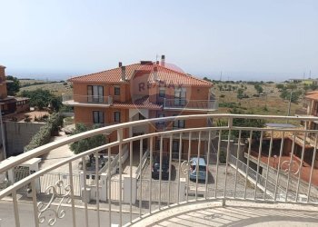 Balcone - Trilocale Via Edoardo De Filippo
 
snc, San Marco in Lamis - foto 2