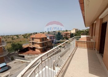 Balcone - Trilocale Via Edoardo De Filippo
 
snc, San Marco in Lamis - foto 11