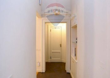 \nHall / corridoio\n - Apartment Via Giacomo Leopardi
 
21, Milano - photo 8