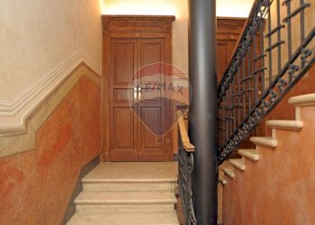 \nScale\n - Apartment Via Giacomo Leopardi
 
21, Milano - photo 17