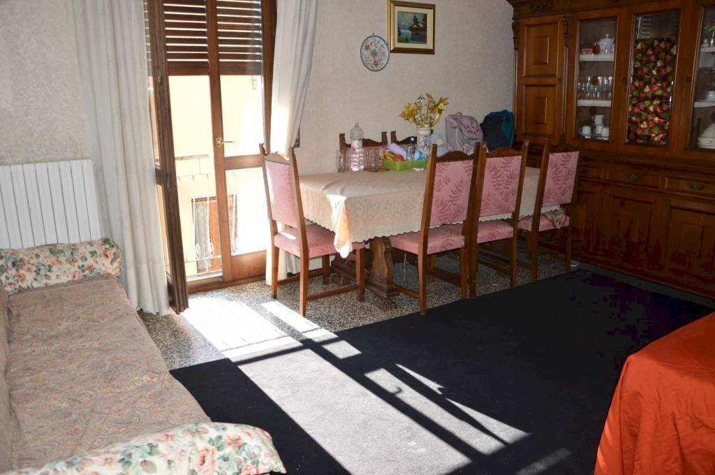 Salone - Bilocale via Paolo Mantegazza, 15, Parabiago - foto 2