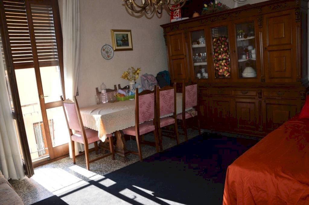 Salone - Bilocale via Paolo Mantegazza, 15, Parabiago - foto 3