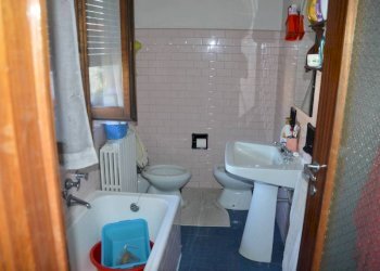 Bagno - Two-room apartment via Paolo Mantegazza, 15, Parabiago - photo 11