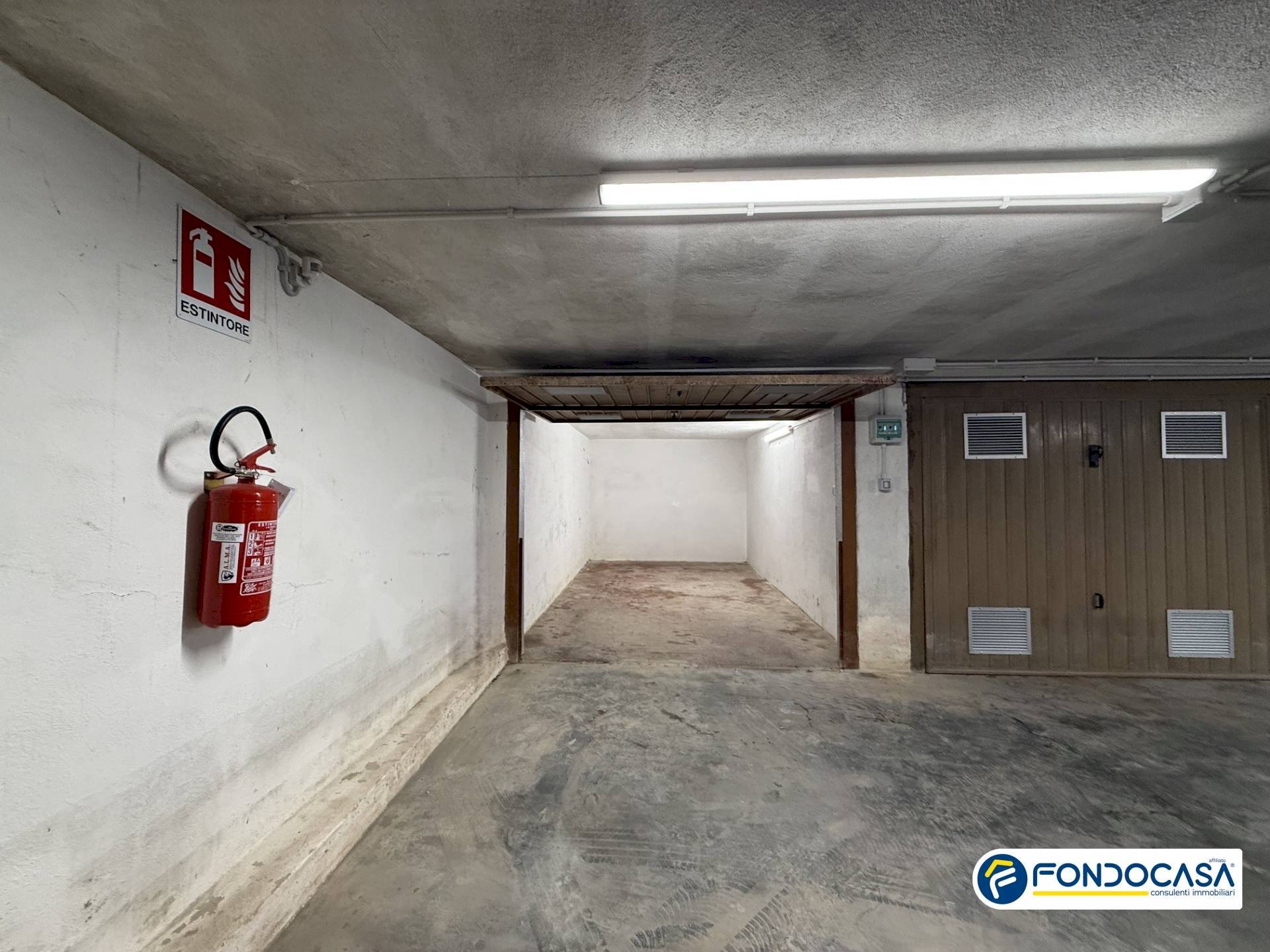 Foto 1 - Box Via Palestro
 
7, Loano - foto 1