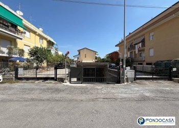 Foto 3 - Box Via Palestro
 
7, Loano - foto 3