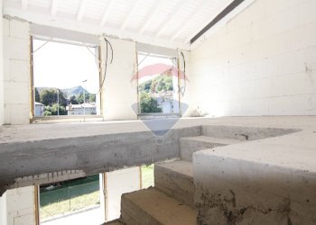 Scale - Casa semi indipendente Via 5 Vette, Cuasso al Monte - foto 12