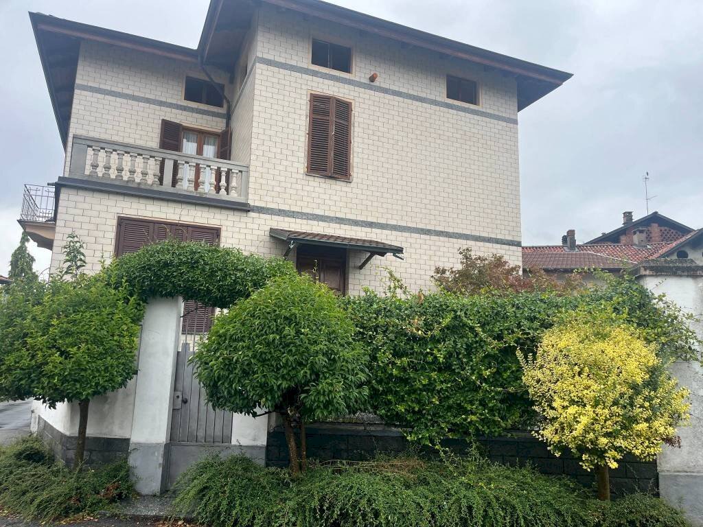 Facciata - Quadrilocale strada alla Fornace, Biella - foto 2