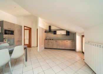 Three-room apartment Via Mazzini, Caraglio - photo 1