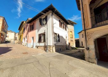 Casa indipendente Via 5 Martiri, Carezzano - foto 1