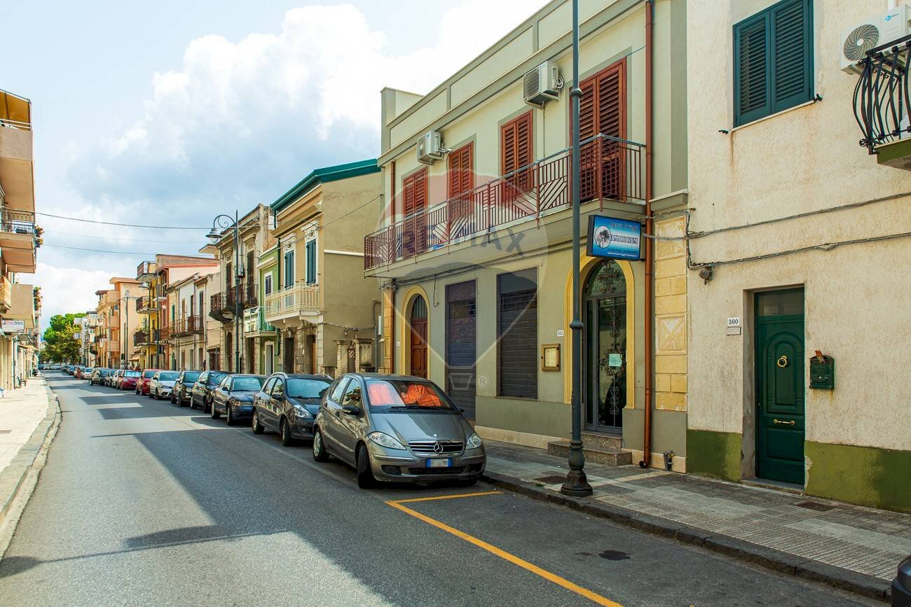 Edificio all\'aperto - Casa semi indipendente Via Umberto I
 
304, Nizza di Sicilia - foto 1