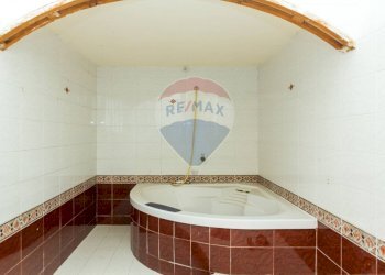 Bagno - Casa semi indipendente Via Umberto I
 
304, Nizza di Sicilia - foto 16