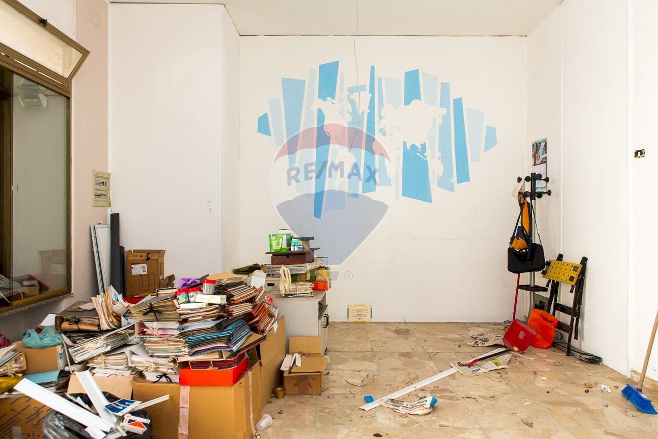 Camera / camera da letto - Locale Commerciale Via Umberto I
 
302, Nizza di Sicilia - foto 2