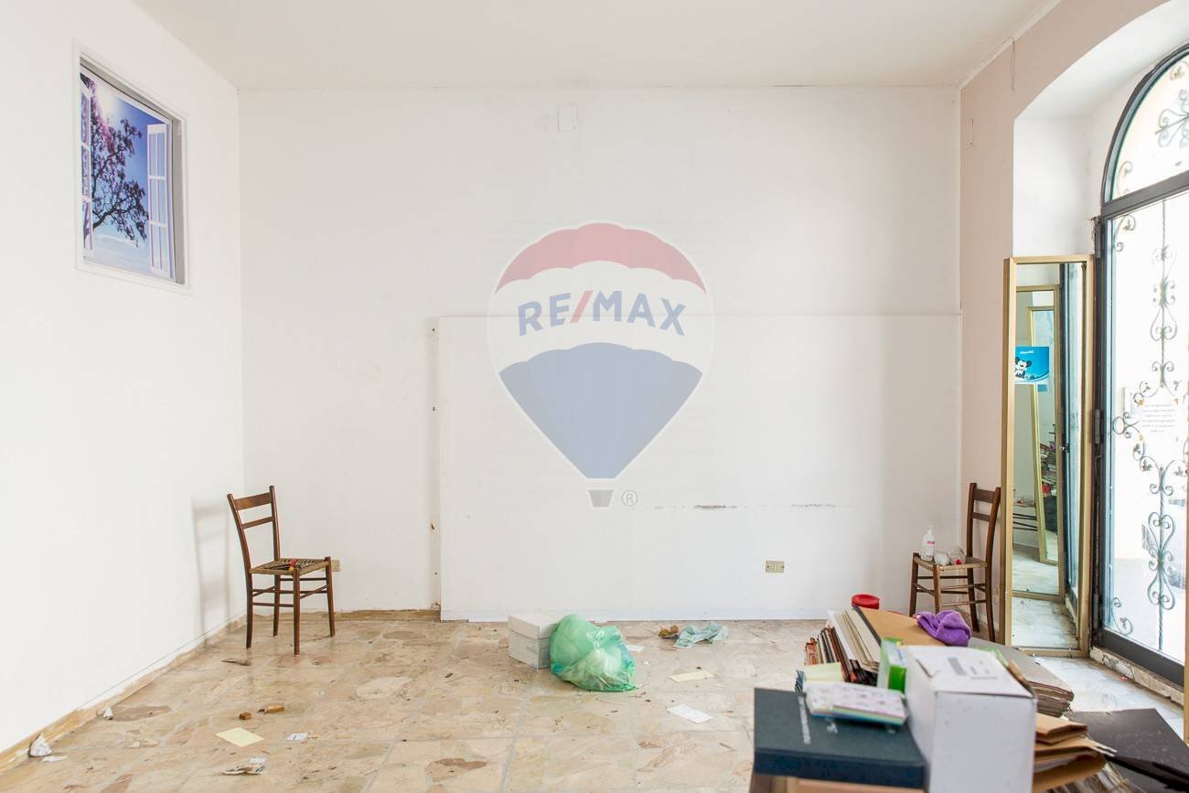 Stanza vuota - Locale Commerciale Via Umberto I
 
302, Nizza di Sicilia - foto 3